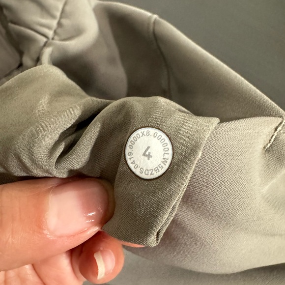 Lululemon Women’s On the Fly Jogger 28" - Picture 5 of 9